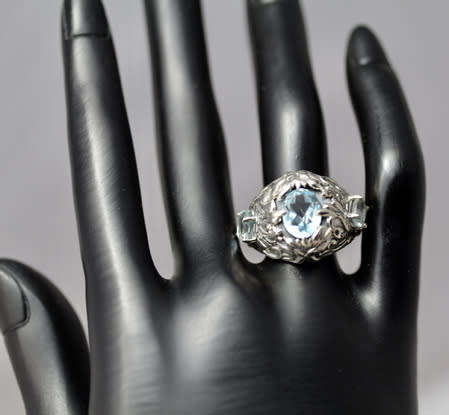 FABULOUS DETAILED SWISS BLUE TOPAZ STERLING SILVER RING. FLORAL DETAIL. 925. HEAVY!