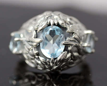 FABULOUS DETAILED SWISS BLUE TOPAZ STERLING SILVER RING. FLORAL DETAIL. 925. HEAVY!