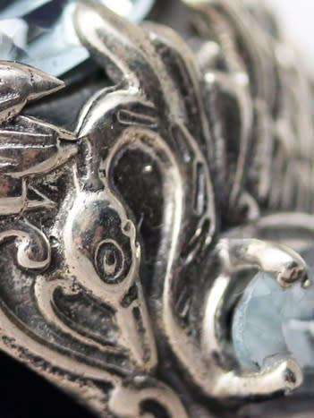 FABULOUS DETAILED SWISS BLUE TOPAZ STERLING SILVER RING. FLORAL DETAIL. 925. HEAVY!