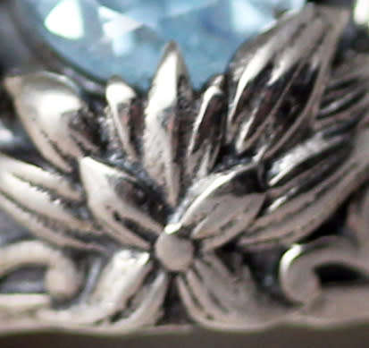 FABULOUS DETAILED SWISS BLUE TOPAZ STERLING SILVER RING. FLORAL DETAIL. 925. HEAVY!