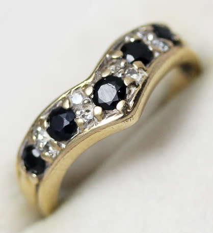 VINTAGE ENGLISH SAPPHIRE AND DIAMOND 9CT YELLOW GOLD CHEVRON RING. SOLID PIECE.  WELL HALLMARKED!