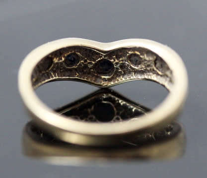 VINTAGE ENGLISH SAPPHIRE AND DIAMOND 9CT YELLOW GOLD CHEVRON RING. SOLID PIECE.  WELL HALLMARKED!