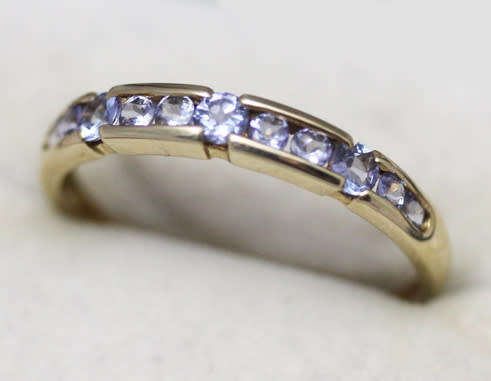 VINTAGE HALF ETERNITY TANZANITE 9CT YELLOW GOLD. EXCELLENT CLARITY!