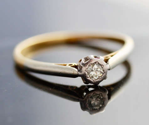 VINTAGE DIAMOND SOLITAIRE PLATINUM AND 18CT YELLOW GOLD RING COLLECTABLE VINTAGE ENGLISH - H, G & S