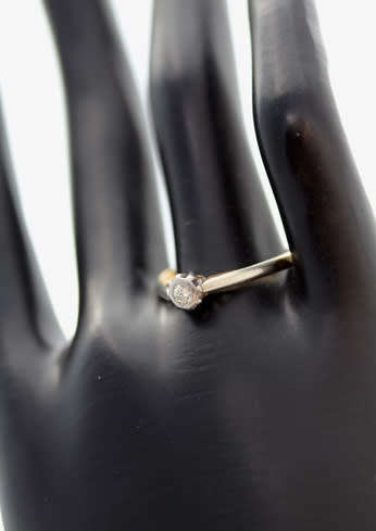 VINTAGE DIAMOND SOLITAIRE PLATINUM AND 18CT YELLOW GOLD RING COLLECTABLE VINTAGE ENGLISH - H, G & S