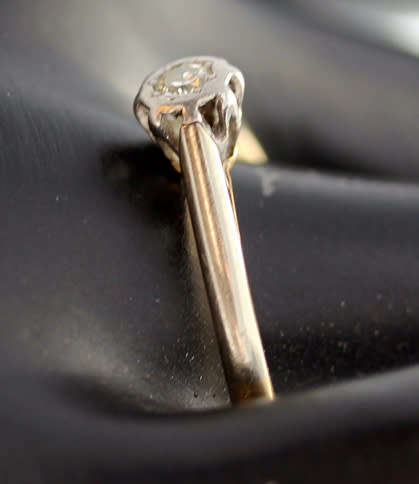 VINTAGE DIAMOND SOLITAIRE PLATINUM AND 18CT YELLOW GOLD RING COLLECTABLE VINTAGE ENGLISH - H, G & S