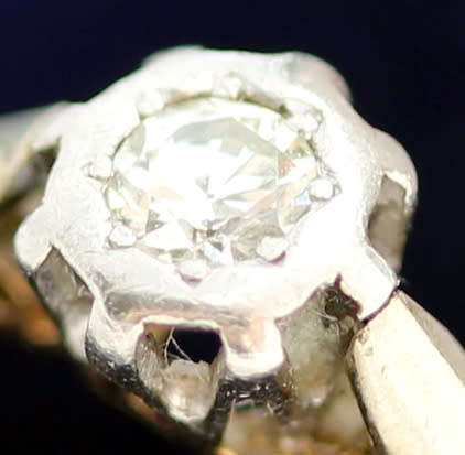 VINTAGE DIAMOND SOLITAIRE PLATINUM AND 18CT YELLOW GOLD RING COLLECTABLE VINTAGE ENGLISH - H, G & S