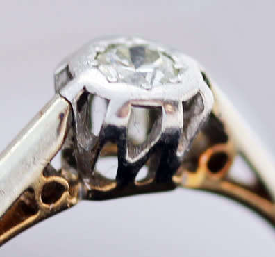 VINTAGE DIAMOND SOLITAIRE PLATINUM AND 18CT YELLOW GOLD RING COLLECTABLE VINTAGE ENGLISH - H, G & S