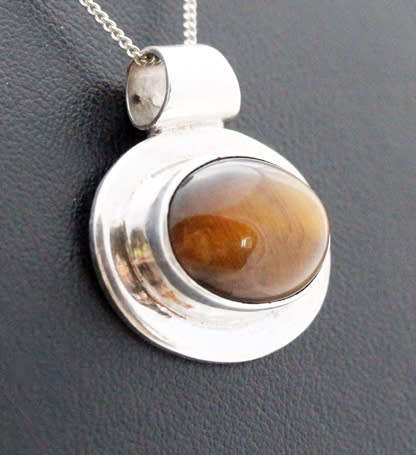 MAGNIFICENT HEAVY OVAL TIGER'S EYE CABOCHON BEZEL SET STERLING SILVER 39CM CHAIN SLIDER STYLE