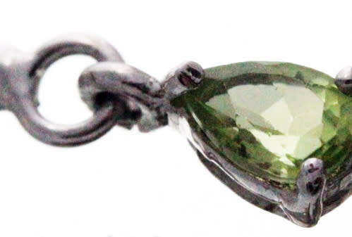 GORGEOUS GREEN PERIDOT PENDANT NECKLACE WITH 18` STERLING SILVER HERRINGBONE CHAIN. 925