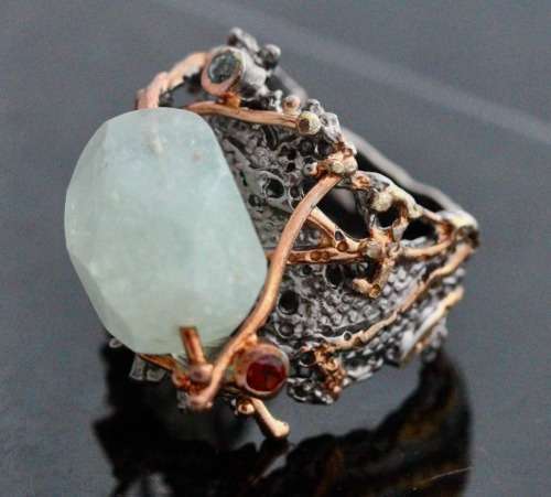 DRAMATIC HANDCRAFTED 925 JEWELLERY ART RING LARGE NATURAL AQUAMARINE GEMSTONE SAPPHIRES & GARNETS