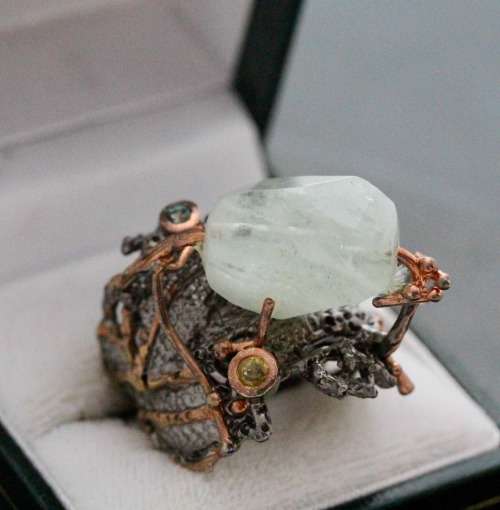 DRAMATIC HANDCRAFTED 925 JEWELLERY ART RING LARGE NATURAL AQUAMARINE GEMSTONE SAPPHIRES & GARNETS