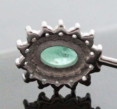 CONTEMPORARY EMERALD AND BRIGHT WHITE STONE STERLING SILVER BANGLE. 925