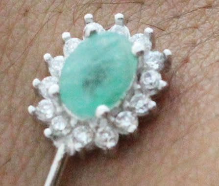 CONTEMPORARY EMERALD AND BRIGHT WHITE STONE STERLING SILVER BANGLE. 925