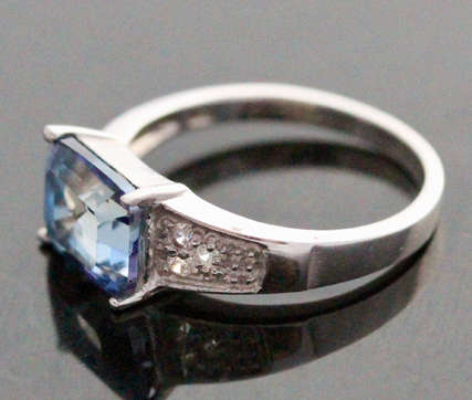 STRIKING NATURAL QUARTZ STERLING SILVER RING CUBIC ZIRCONIA ACCENTS DEEP 'TANZANITE' BLUE COLOUR