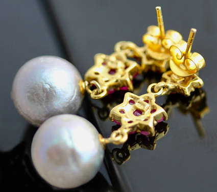 STRIKING GOLD-HUED STERLING SILVER FLORAL DROP & DANGLE EARRINGS WITH RUBIES AND A BAROQUE PEARL