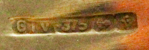 EYE-CATCHING VINTAGE GARNET AND FIRE OPAL 9CT YELLOW GOLD RING. GORGEOUS STRONG COLOURS