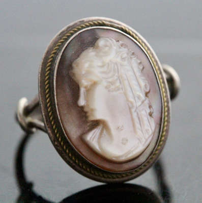 VINTAGE MOTHER OF PEARL SILVER 800 RING. VINTAGE ENGLISH PIECE