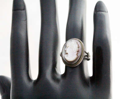 VINTAGE MOTHER OF PEARL SILVER 800 RING. VINTAGE ENGLISH PIECE