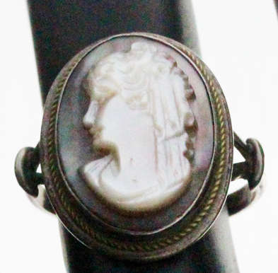 VINTAGE MOTHER OF PEARL SILVER 800 RING. VINTAGE ENGLISH PIECE