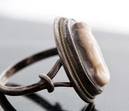 VINTAGE MOTHER OF PEARL SILVER 800 RING. VINTAGE ENGLISH PIECE
