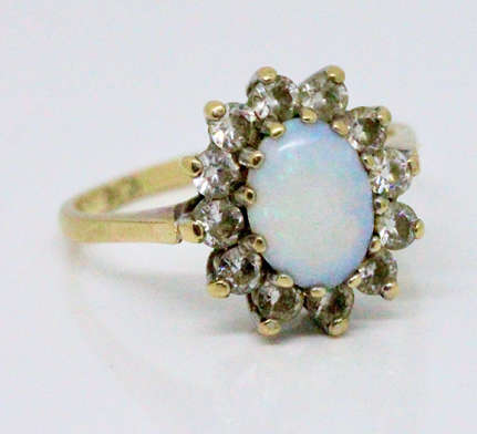 OPAL VINTAGE 9CT YELLOW AND WHITE GOLD RING WITH WHITE STONE ACCENTS. 375