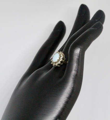 OPAL VINTAGE 9CT YELLOW AND WHITE GOLD RING WITH WHITE STONE ACCENTS. 375