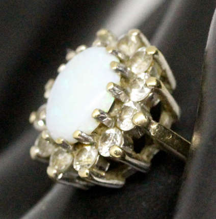 OPAL VINTAGE 9CT YELLOW AND WHITE GOLD RING WITH WHITE STONE ACCENTS. 375
