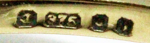 OPAL VINTAGE 9CT YELLOW AND WHITE GOLD RING WITH WHITE STONE ACCENTS. 375