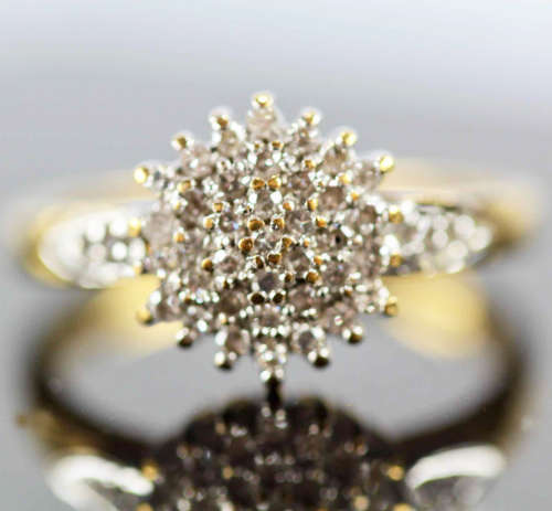 VINTAGE 18CT YELLOW GOLD AND DIAMOND 0,25ct RING. A SOLID 4,05 grams JEWELLER CERTIFICATE R18`000