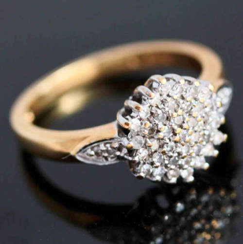 VINTAGE 18CT YELLOW GOLD AND DIAMOND 0,25ct RING. A SOLID 4,05 grams JEWELLER CERTIFICATE R18`000