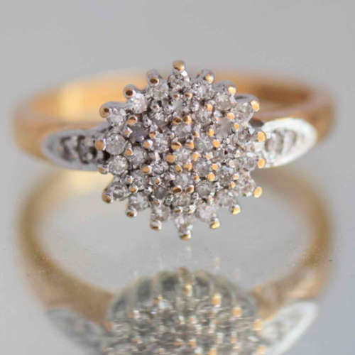 VINTAGE 18CT YELLOW GOLD AND DIAMOND 0,25ct RING. A SOLID 4,05 grams JEWELLER CERTIFICATE R18`000