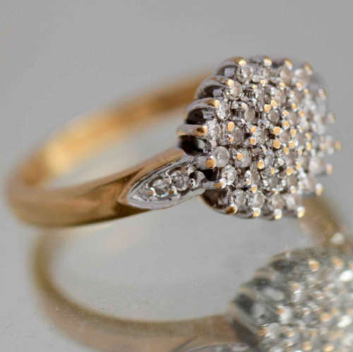 VINTAGE 18CT YELLOW GOLD AND DIAMOND 0,25ct RING. A SOLID 4,05 grams JEWELLER CERTIFICATE R18`000