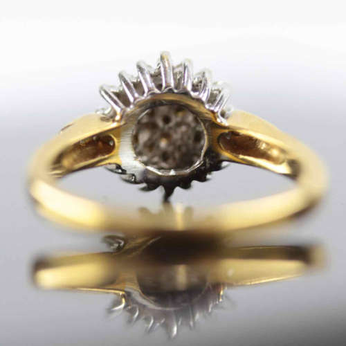 VINTAGE 18CT YELLOW GOLD AND DIAMOND 0,25ct RING. A SOLID 4,05 grams JEWELLER CERTIFICATE R18`000