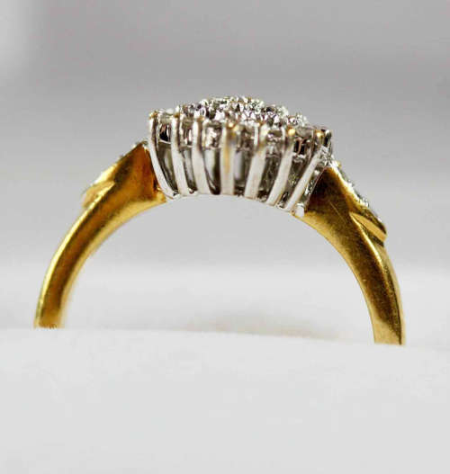 VINTAGE 18CT YELLOW GOLD AND DIAMOND 0,25ct RING. A SOLID 4,05 grams JEWELLER CERTIFICATE R18`000