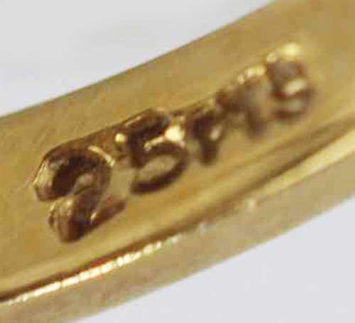 VINTAGE 18CT YELLOW GOLD AND DIAMOND 0,25ct RING. A SOLID 4,05 grams JEWELLER CERTIFICATE R18`000
