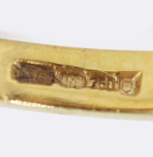 VINTAGE 18CT YELLOW GOLD AND DIAMOND 0,25ct RING. A SOLID 4,05 grams JEWELLER CERTIFICATE R18`000