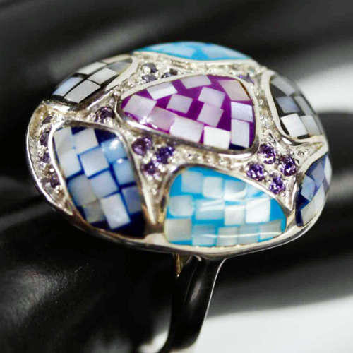 EYE-CATCHING LARGE DOMED REAL MOTHER OF PEARL STERLING SILVER RING. GORGEOUS COLOURS