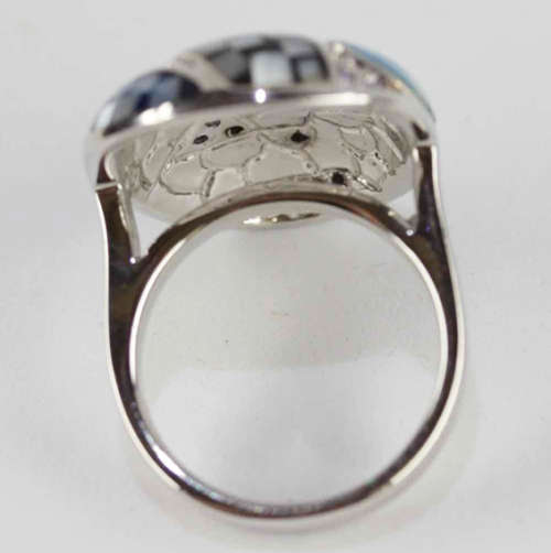 EYE-CATCHING LARGE DOMED REAL MOTHER OF PEARL STERLING SILVER RING. GORGEOUS COLOURS