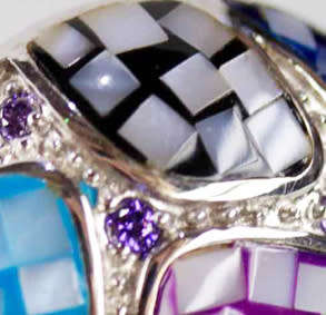 EYE-CATCHING LARGE DOMED REAL MOTHER OF PEARL STERLING SILVER RING. GORGEOUS COLOURS