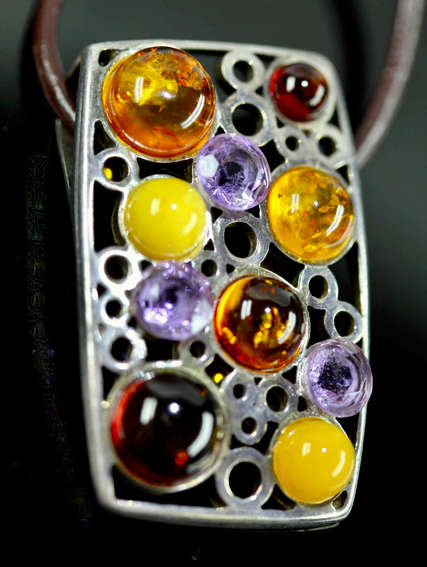 STRIKING LARGE VINTAGE SOLID STERLING SILVER PENDANT WITH  NATURAL AMBER & AMETHYST. LEATHER THONG