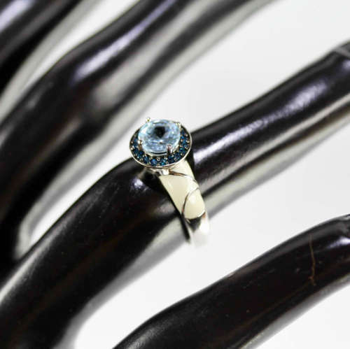 UNUSUAL DESIGN SKY BLUE TOPAZ AND NANO SAPPHIRE STERLING SILVER 925 RING WITH ENAMEL DETAIL