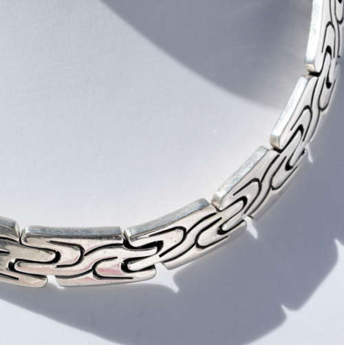 STRIKING SOLID HEAVY 111 gram STERLING SILVER NECKLACE WITH INTERESTING MOTIF. 925 AND 950 HALLMARKS