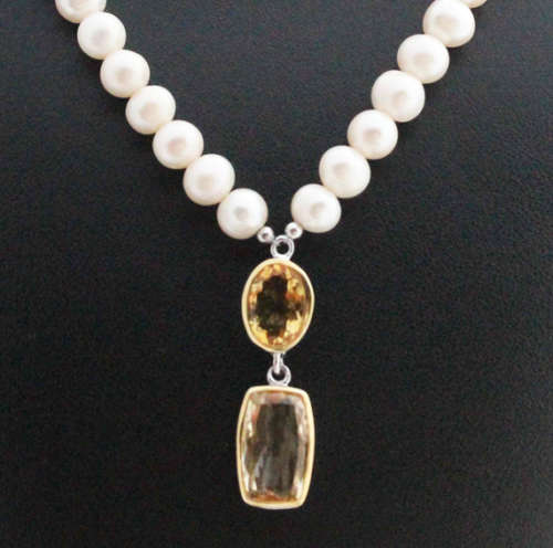 GORGEOUS 48cm ORGANIC PEARL NECKLACE WITH BEAUTIFUL BIG CITRINE PENDANT FEATURE. 9,97 carats!