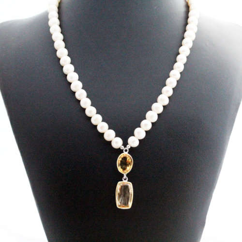GORGEOUS 48cm ORGANIC PEARL NECKLACE WITH BEAUTIFUL BIG CITRINE PENDANT FEATURE. 9,97 carats!