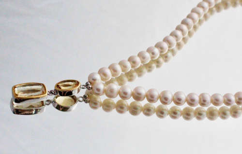 GORGEOUS 48cm ORGANIC PEARL NECKLACE WITH BEAUTIFUL BIG CITRINE PENDANT FEATURE. 9,97 carats!