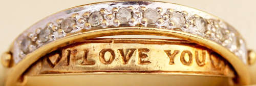 COLLECTABLE VINTAGE DIAMOND, 9CT YELLOW & WHITE GOLD RING. HINGED SECRET "I LOVE YOU" INNER BAND!