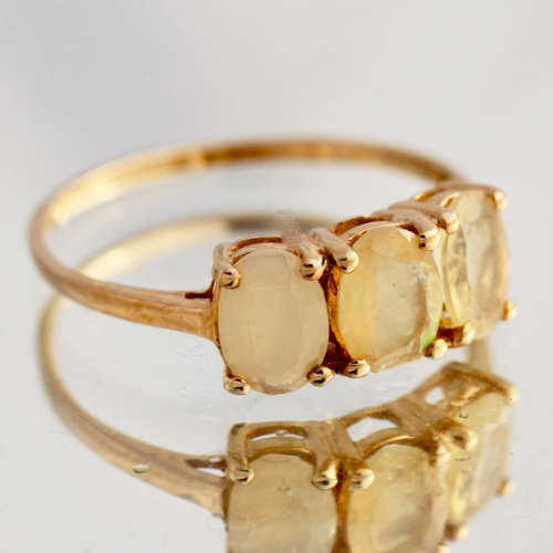 VINTAGE ENGLISH FIRE OPAL RING 9CT YELLOW GOLD. LARGE RING SIZE! BIRMINGHAM ASSAY. CHIP IN 1 STONE
