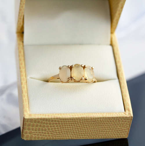 VINTAGE ENGLISH FIRE OPAL RING 9CT YELLOW GOLD. LARGE RING SIZE! BIRMINGHAM ASSAY. CHIP IN 1 STONE