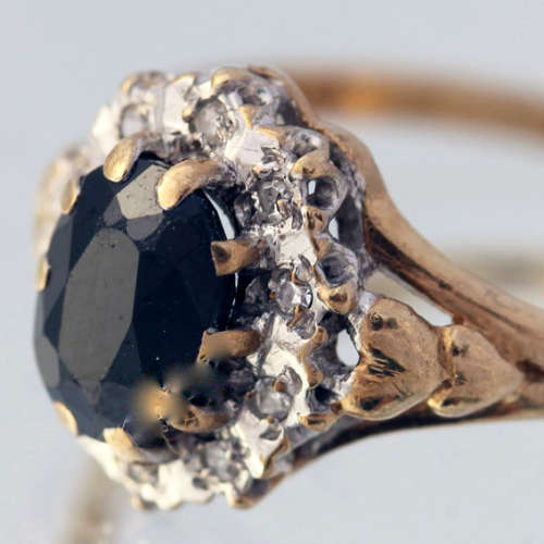 VINTAGE 9CT YELLOW and WHITE GOLD HEART RING. SAPPHIRE and SMALL DIAMONDS. 3 CLAWS SLIGHTLY SHORT